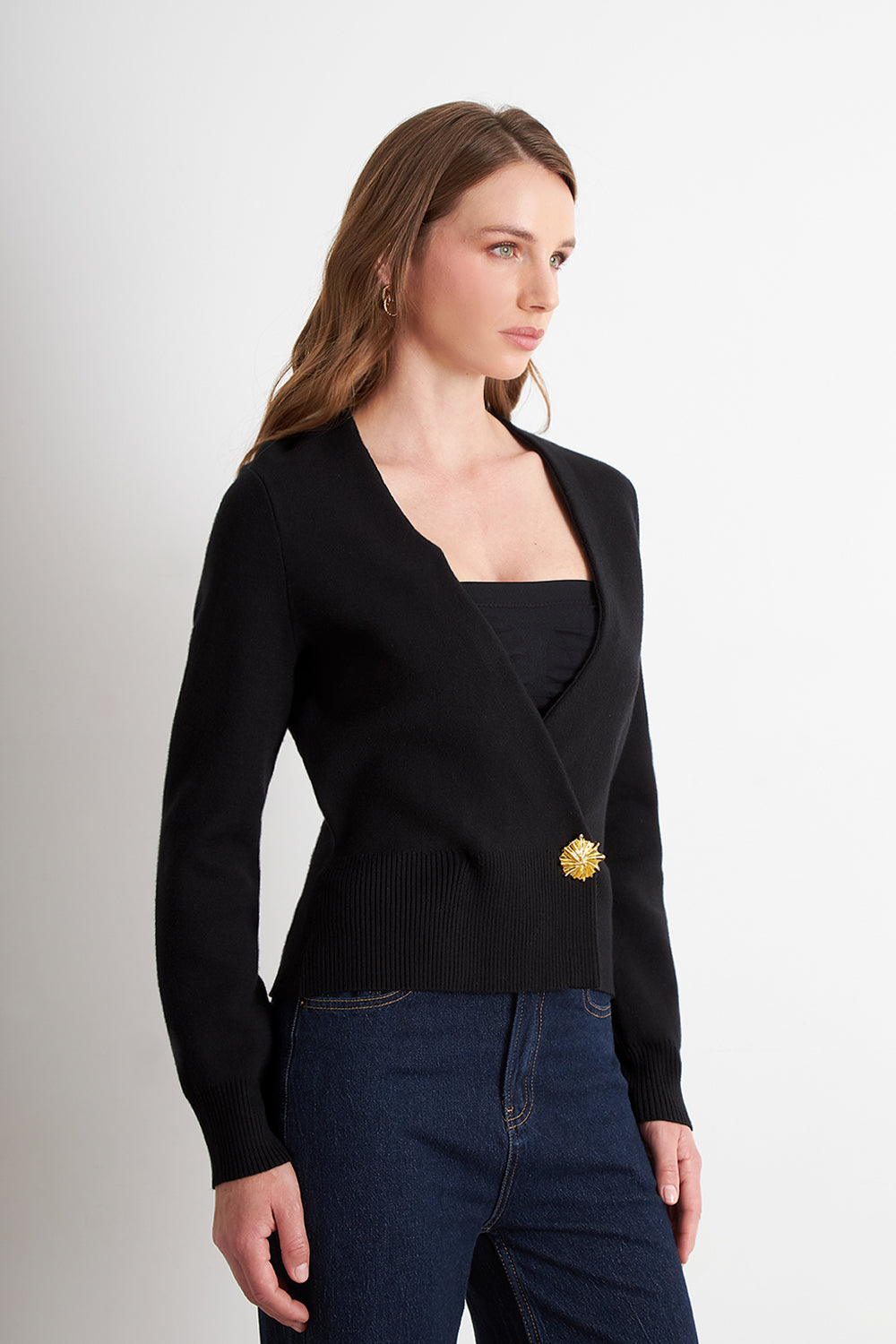 Cárdigan Cruzado con Botón Dorado Negro