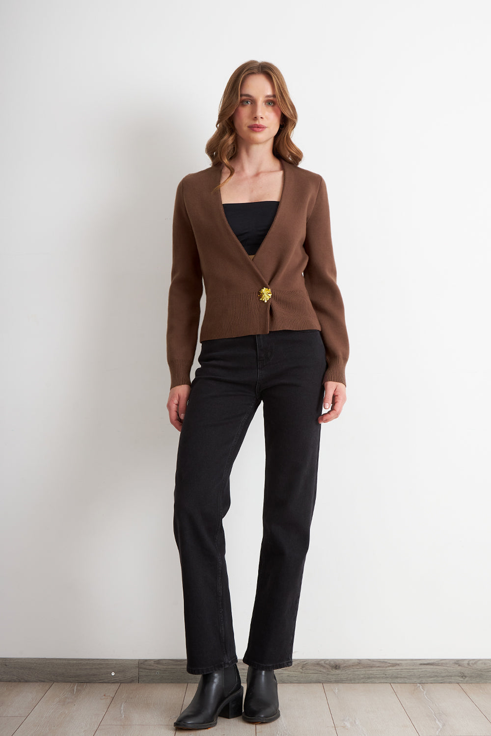 Cárdigan Cruzado con Botón Dorado Café