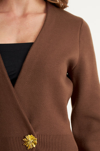 Cárdigan Cruzado con Botón Dorado Café