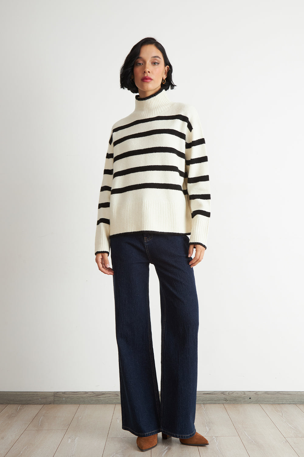 Sweater Cuello Alto Rayas Horizontales Blanco