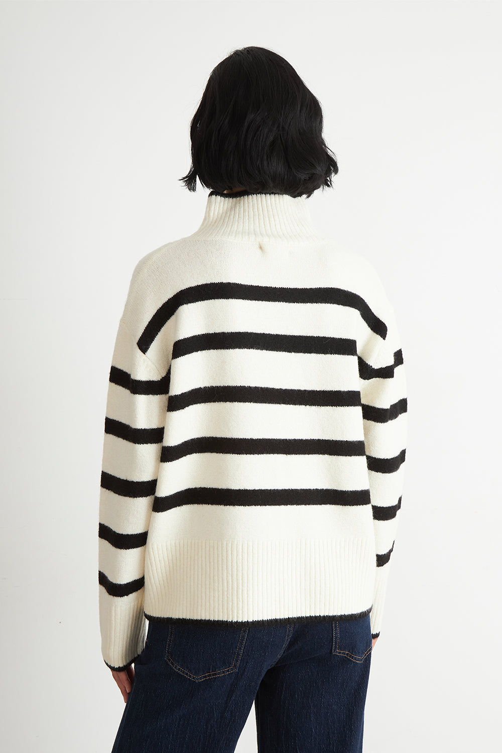 Sweater Cuello Alto Rayas Horizontales Blanco