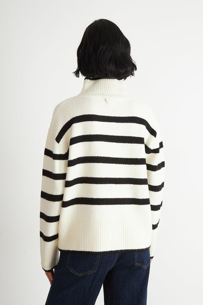 Sweater Cuello Alto Rayas Horizontales Blanco