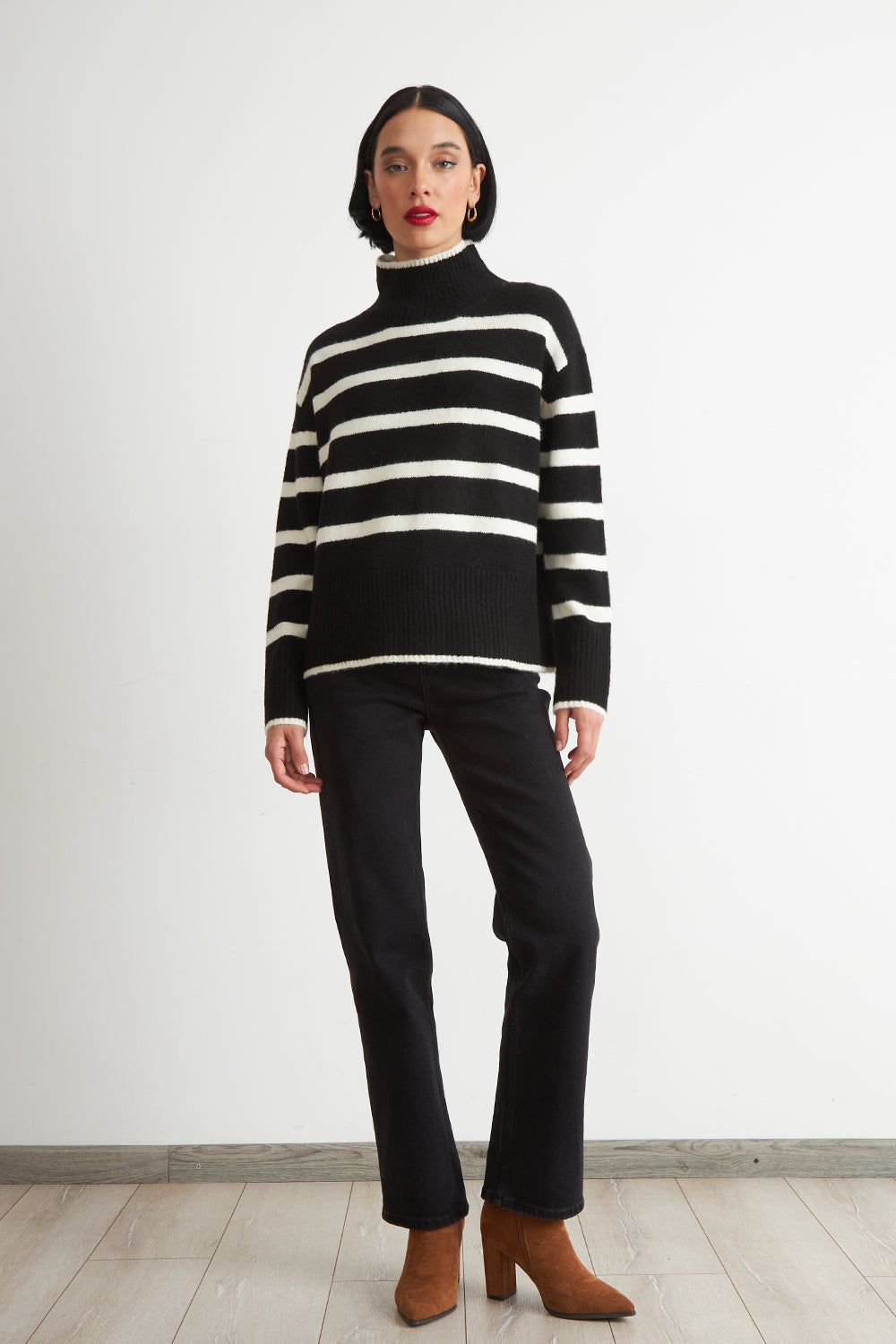 Sweater Cuello Alto Rayas Horizontales Negro