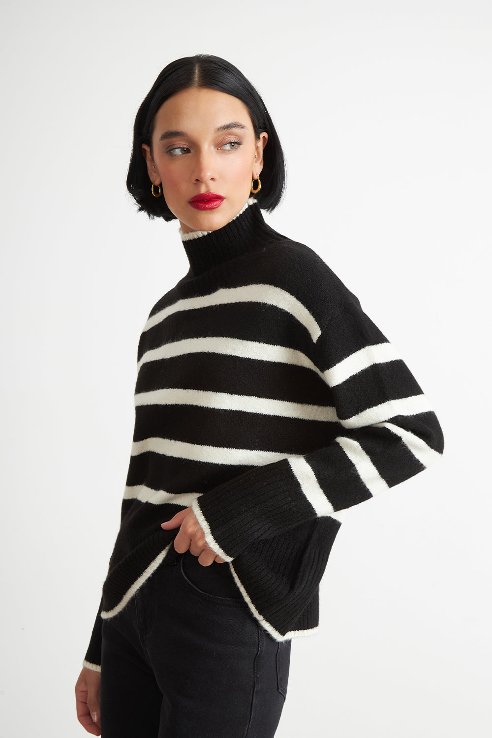 Sweater Cuello Alto Rayas Horizontales Negro