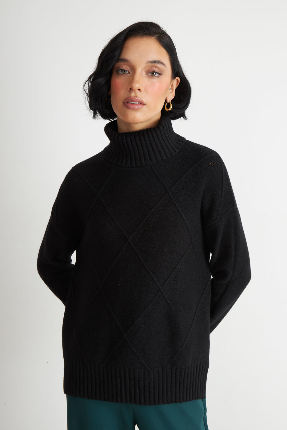 Sweater Cuello Alto Rombos Negro