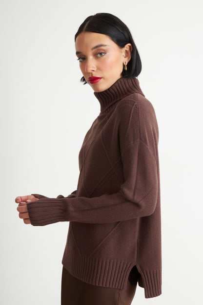 Sweater Cuello Alto Rombos Café