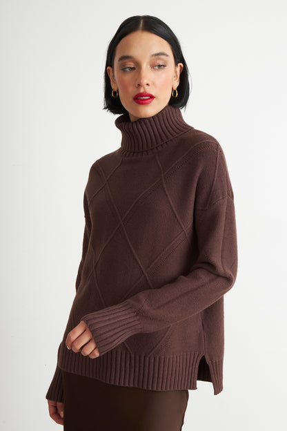 Sweater Cuello Alto Rombos Café