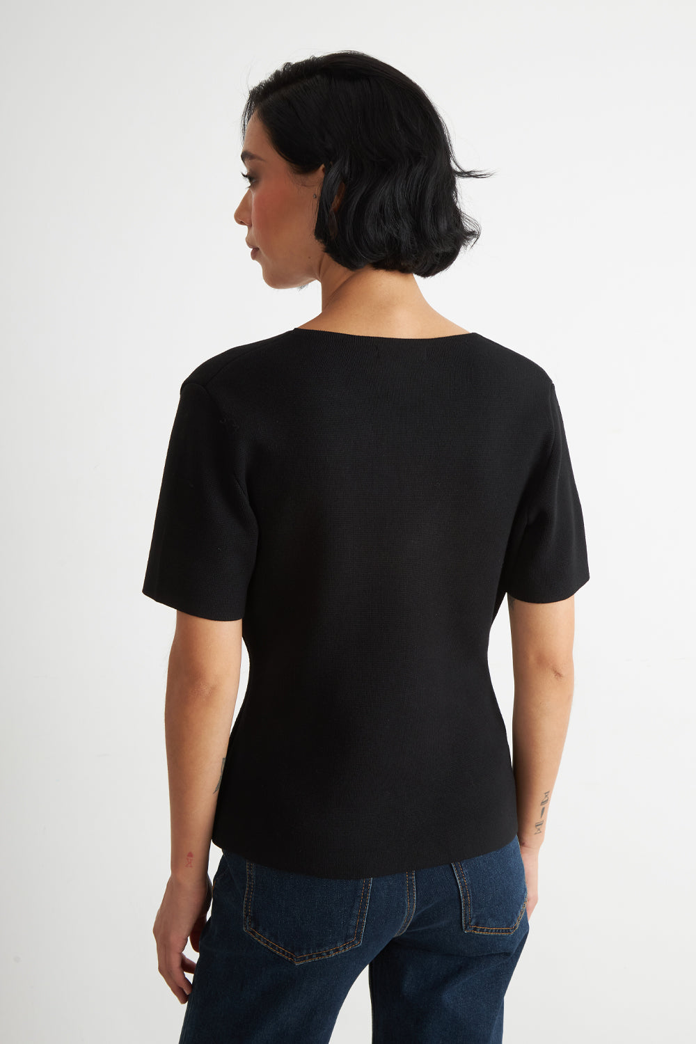 Polera Hilo Cuello V Botones Negro