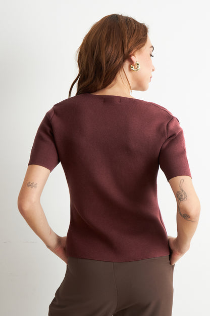 Polera Hilo Cuello V Botones Café