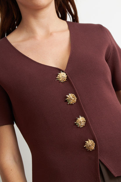 Polera Hilo Cuello V Botones Café