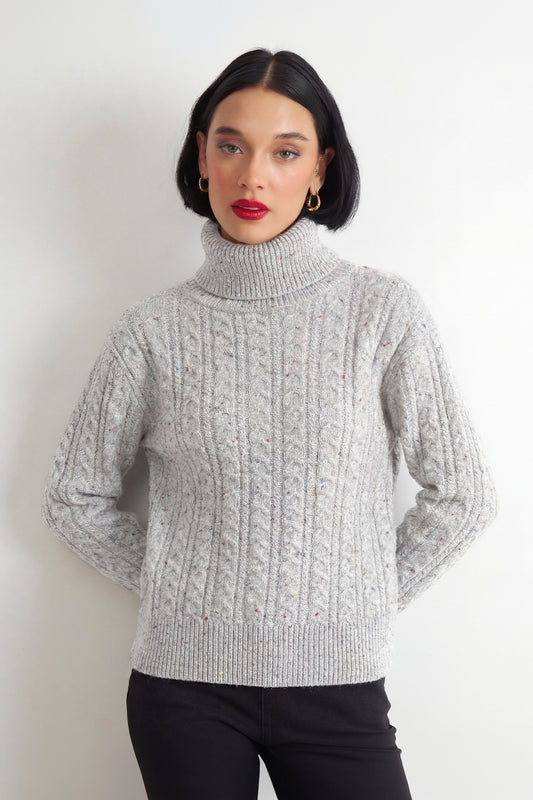 Sweater Trenzado Cuello Alto Gris