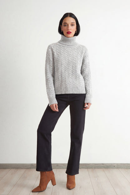 Sweater Trenzado Cuello Alto Gris