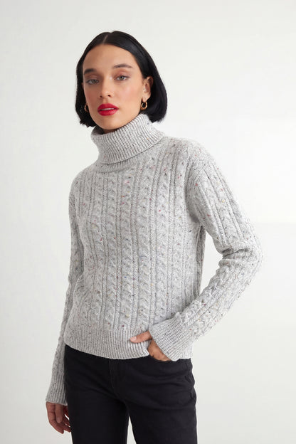 Sweater Trenzado Cuello Alto Gris