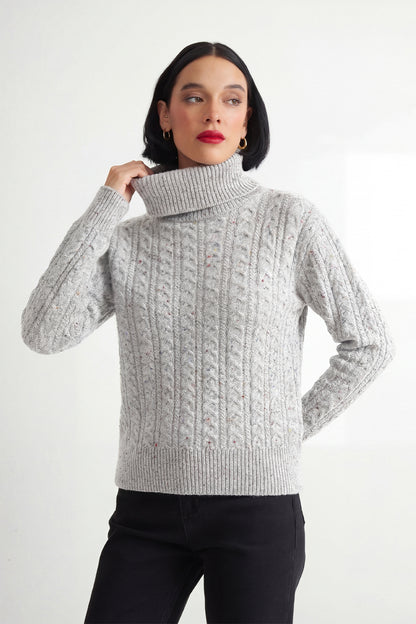 Sweater Trenzado Cuello Alto Gris