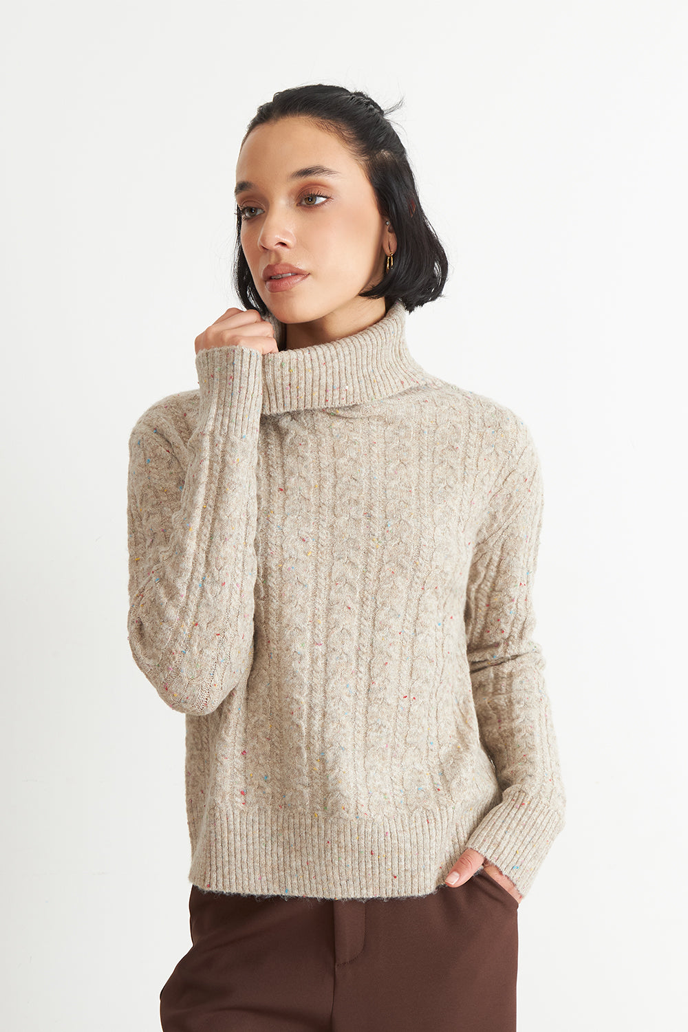 Sweater Trenzado Cuello Alto Camel