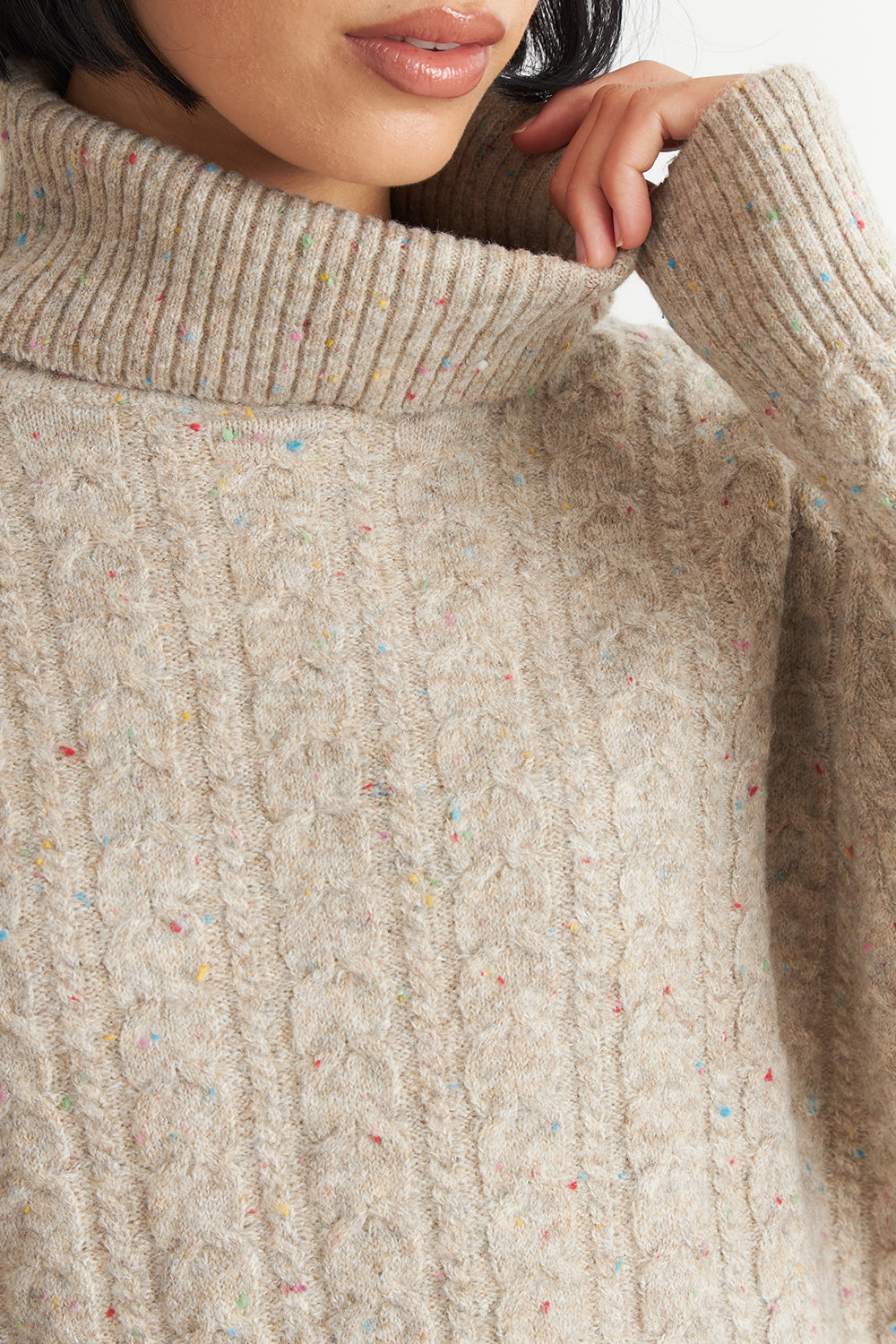 Sweater Trenzado Cuello Alto Camel