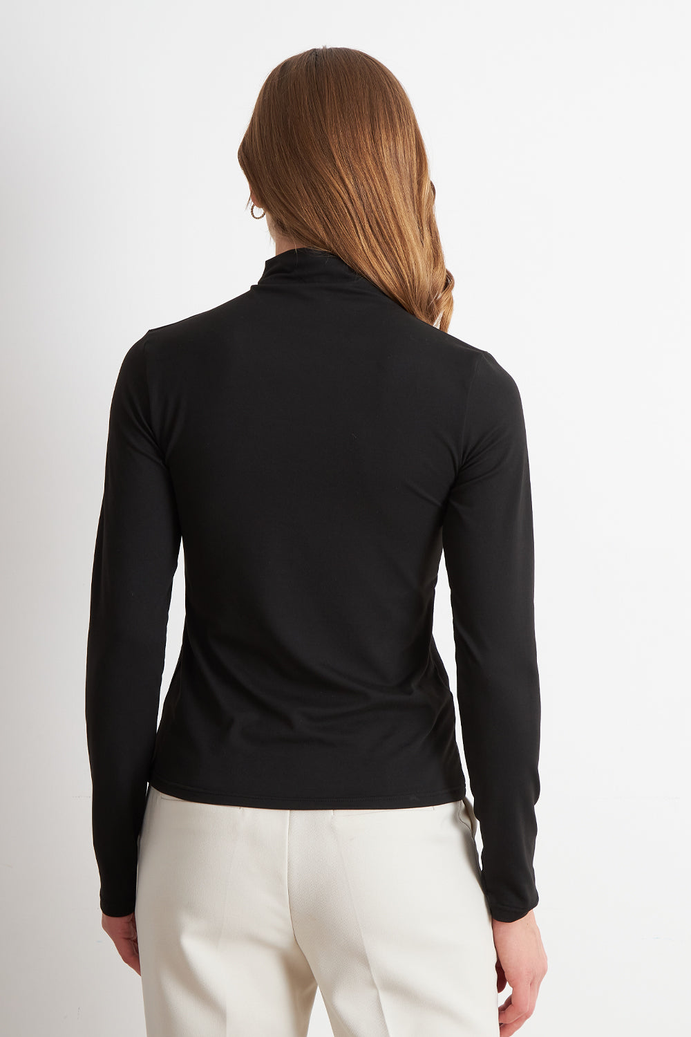 Polera Manga Larga Cuello Alto Negro