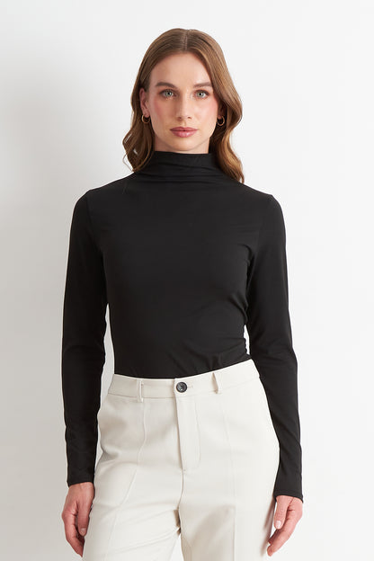 Polera Manga Larga Cuello Alto Negro
