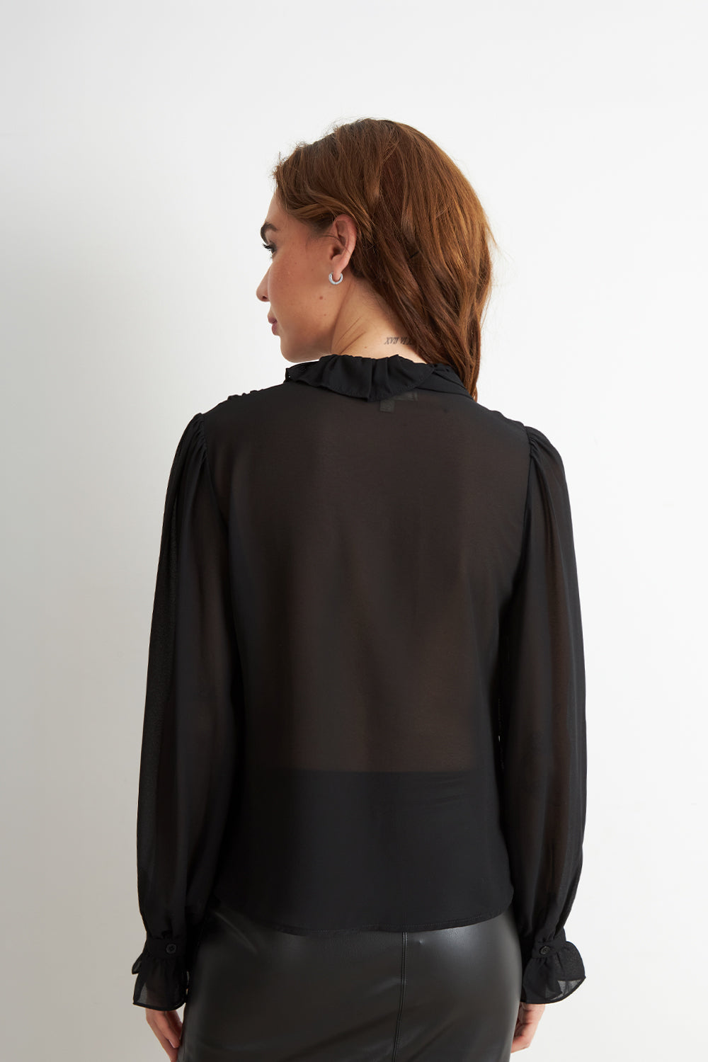 Blusa Corbatín y Vuelos Negro