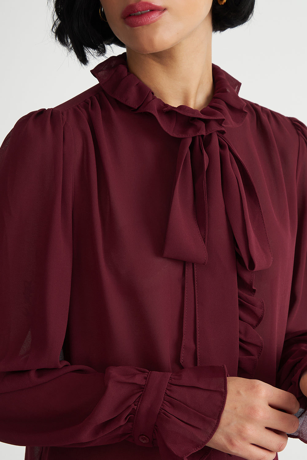 Blusa Corbatín y Vuelos Burdeo