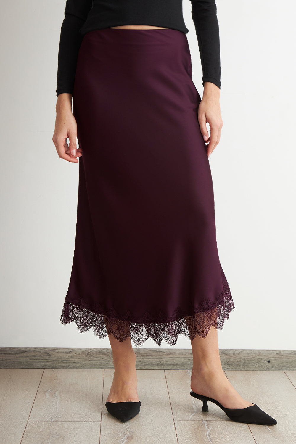 Falda Satín Encaje en Ruedo Burdeo