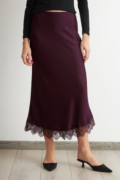 Falda Satín Encaje en Ruedo Burdeo