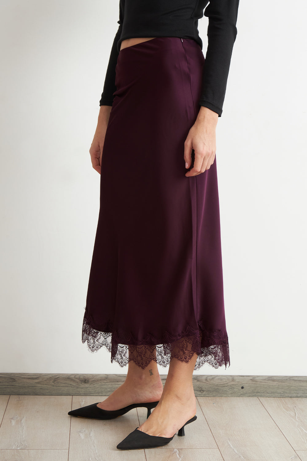 Falda Satín Encaje en Ruedo Burdeo