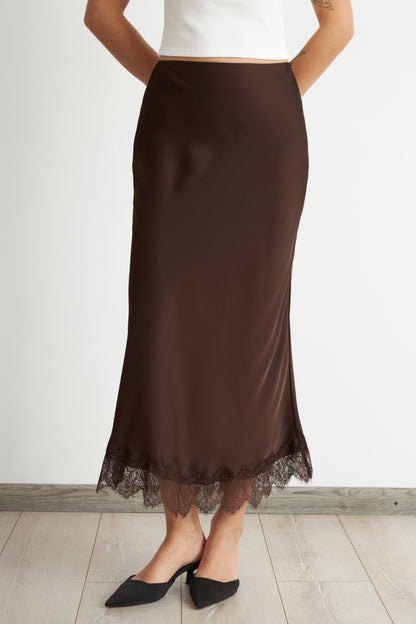 Falda Satín Encaje en Ruedo Café