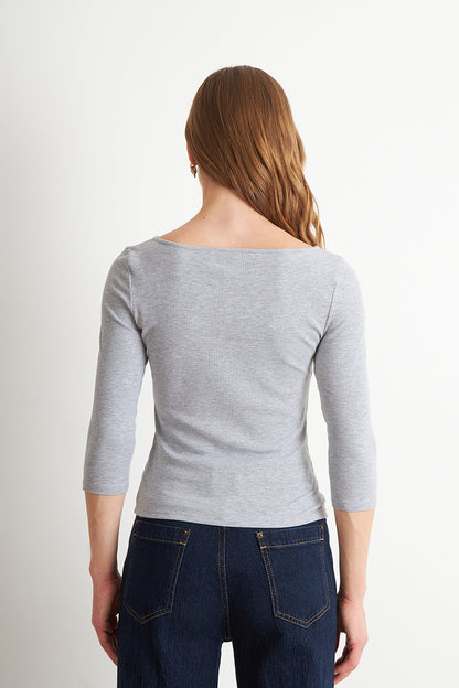 Polera Manga 3/4 Cuello Bote Gris