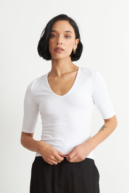Polera Manga Corta Cuello Tipo U Blanco