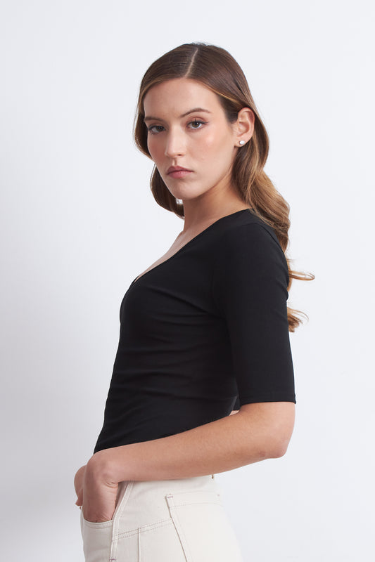Polera Manga Corta Cuello Tipo U Negro