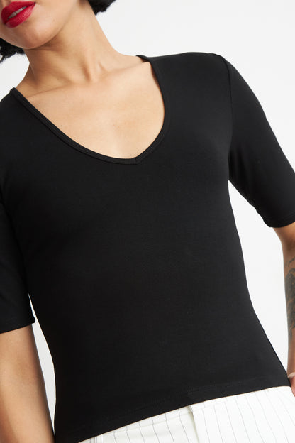 Polera Manga Corta Cuello Tipo U Negro