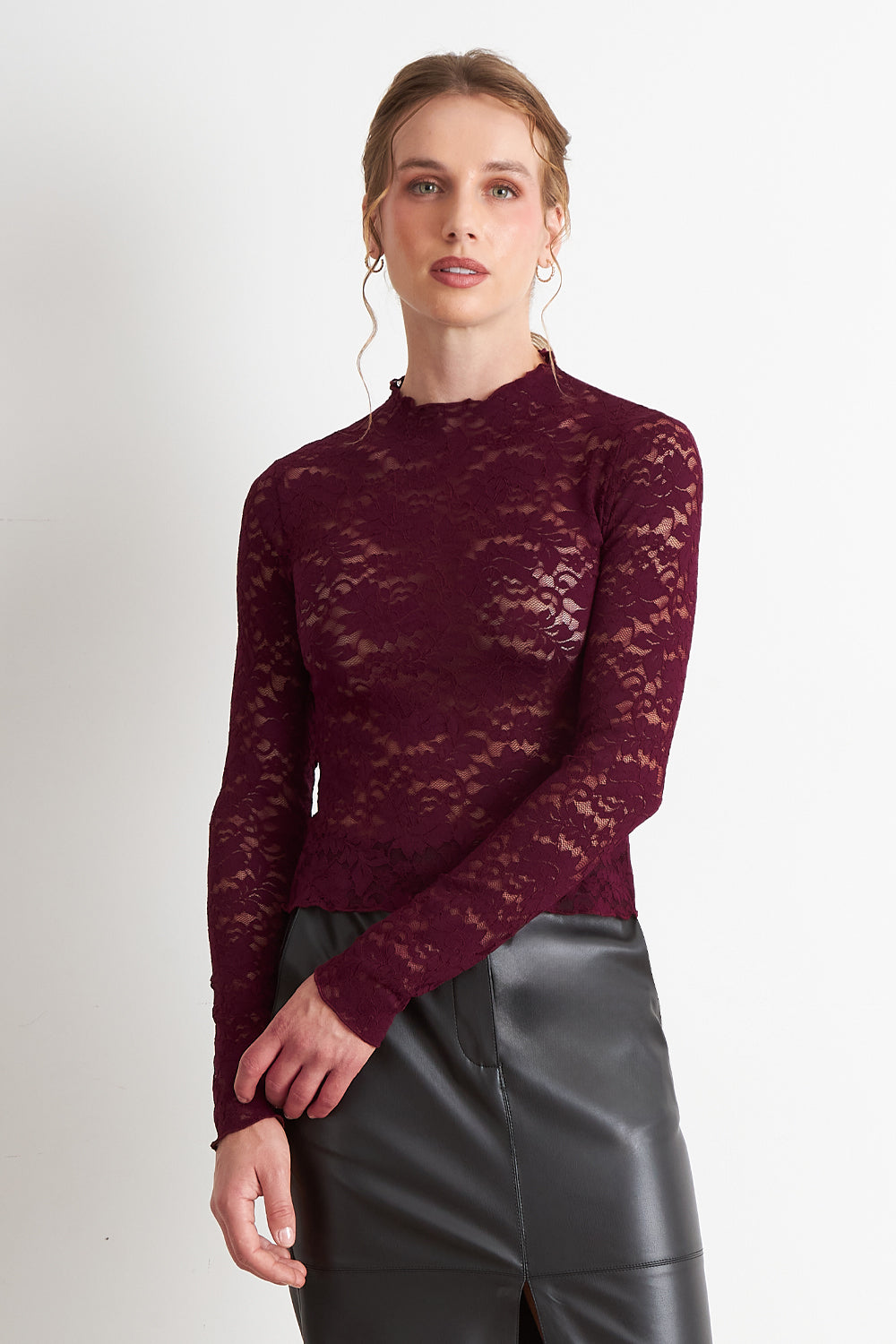 Polera Encaje Cuello Alto Burdeo