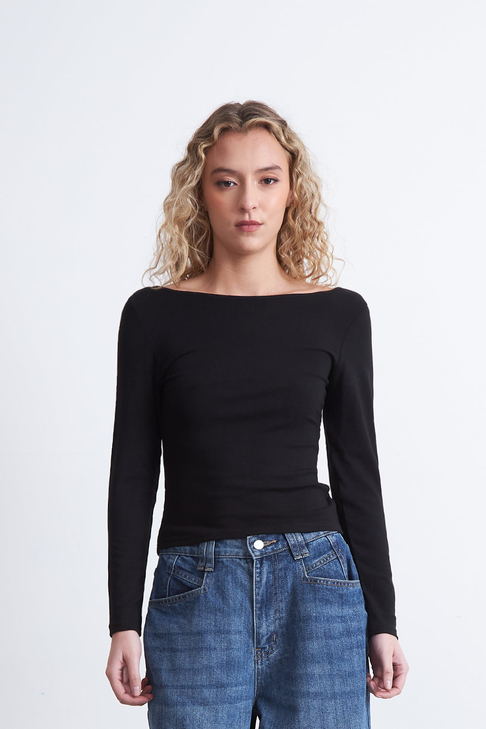 Polera Manga Larga Cuello Bote Negro