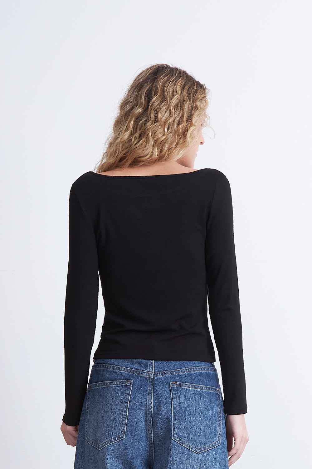 Polera Manga Larga Cuello Bote Negro