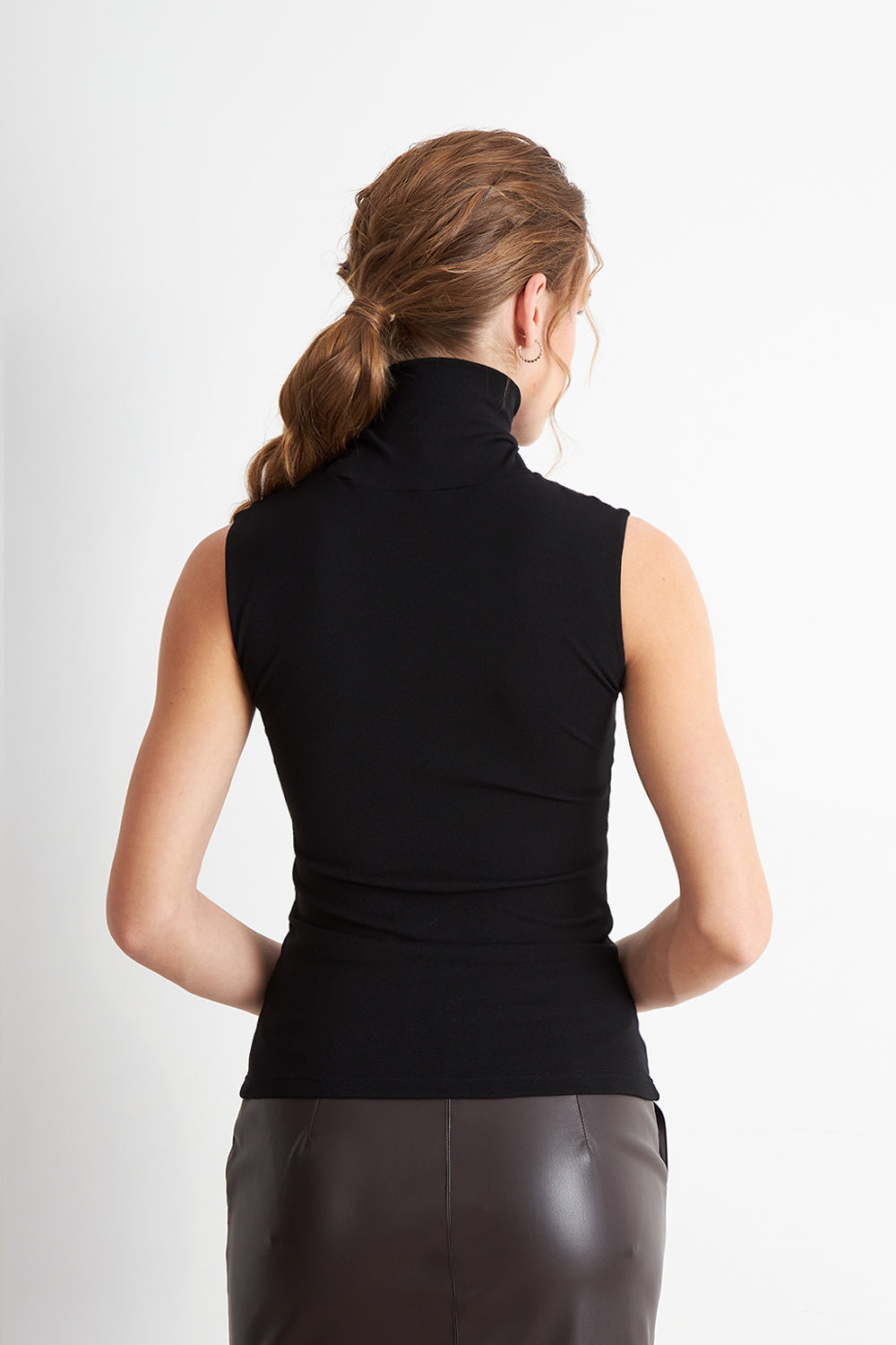 Polera Malla Cuello Alto Negro