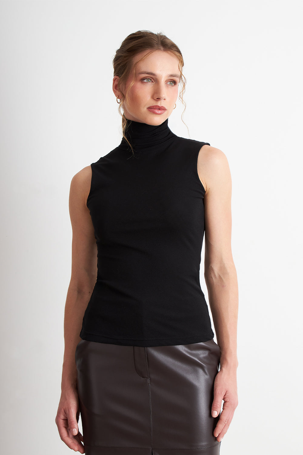 Polera Malla Cuello Alto Negro