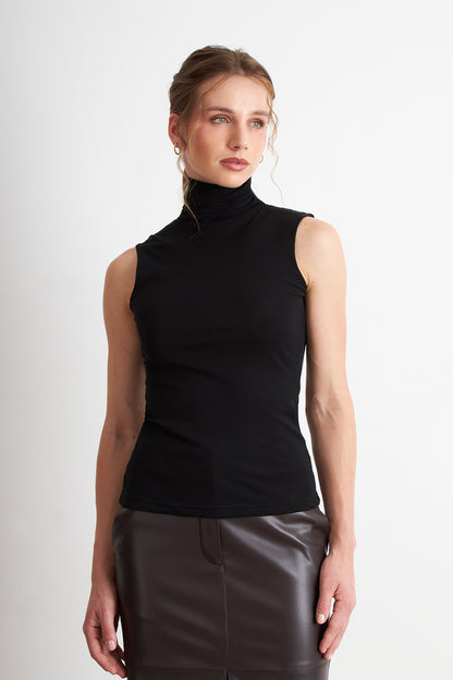 Polera Malla Cuello Alto Negro