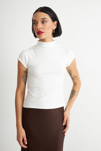 Polera Manga Corta Cuello Alto Blanco