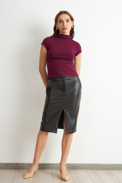 Polera Manga Corta Cuello Alto Burdeo