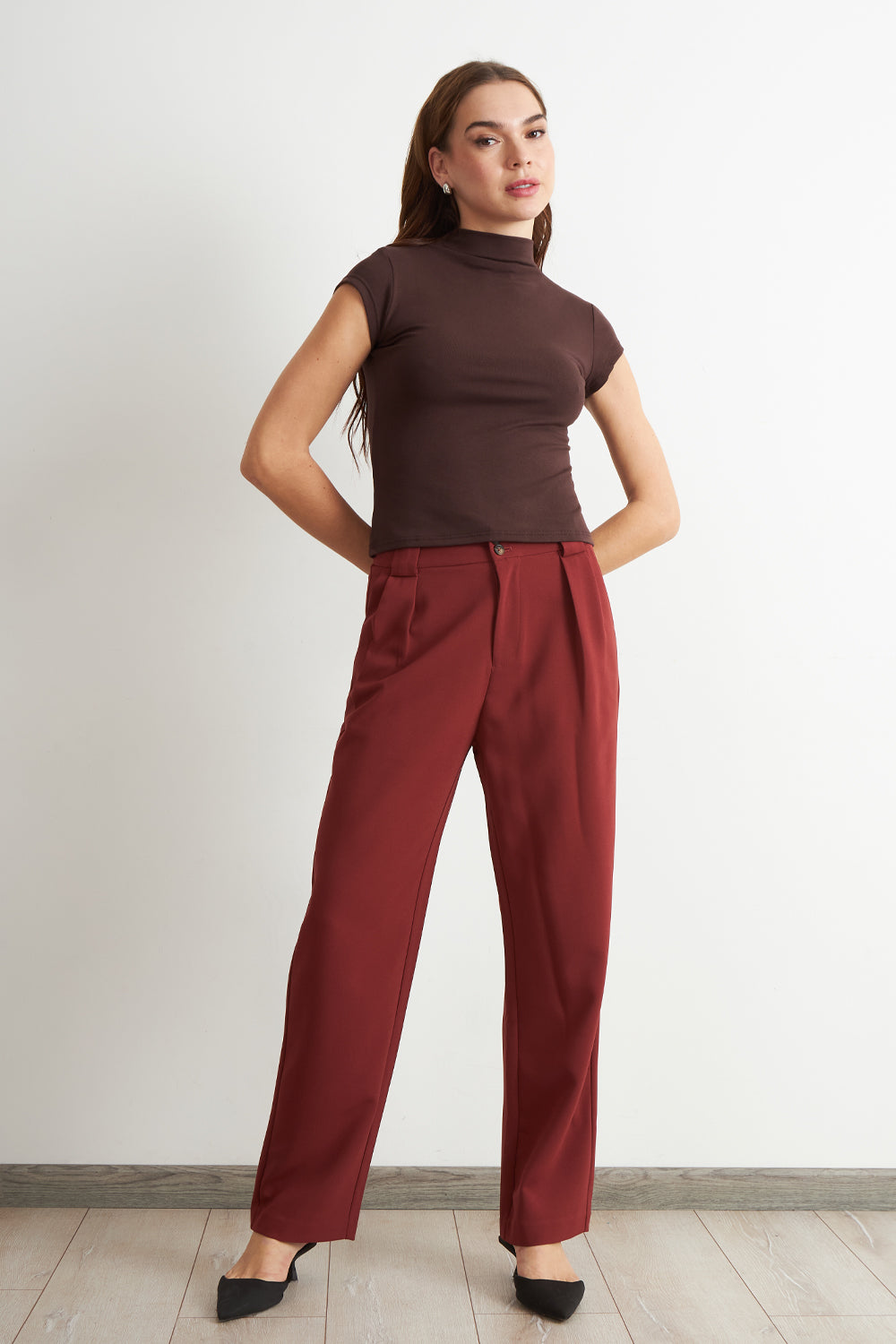 Polera Manga Corta Cuello Alto Café