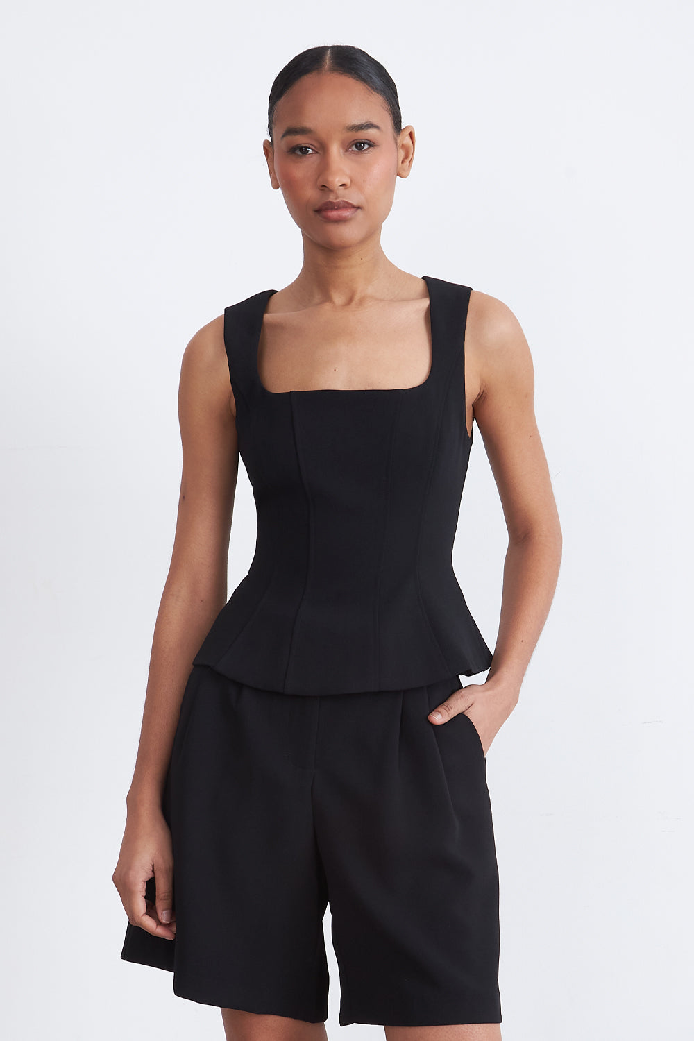 Polera Entallada Escote Cuadrado Negro