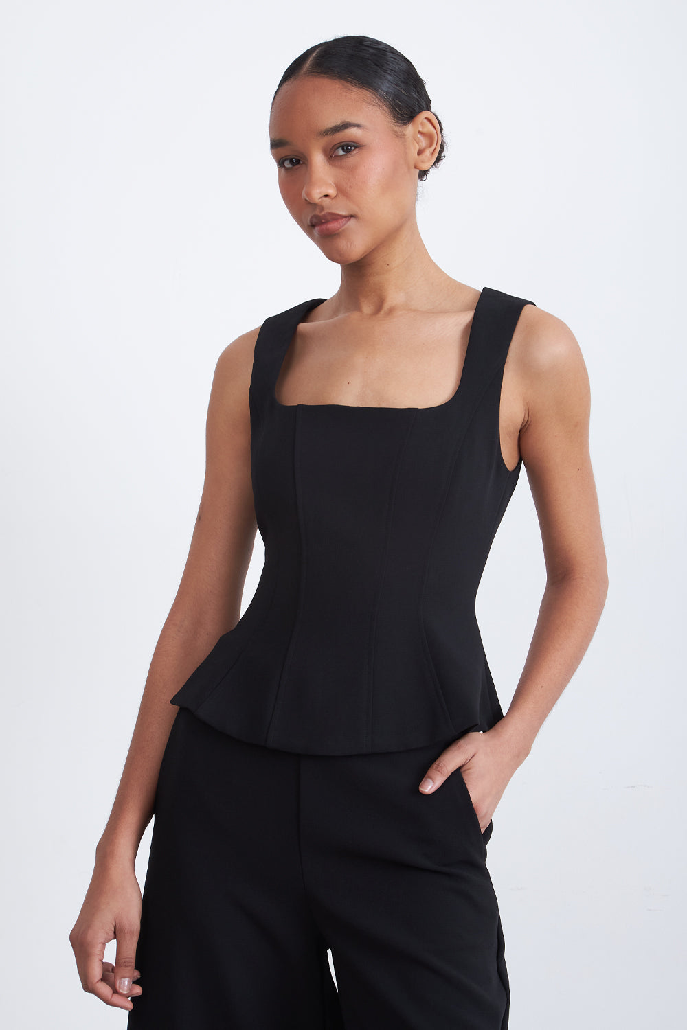 Polera Entallada Escote Cuadrado Negro