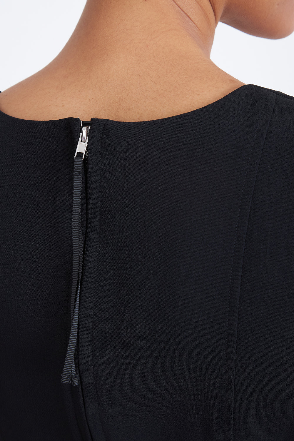 Polera Entallada Escote Cuadrado Negro
