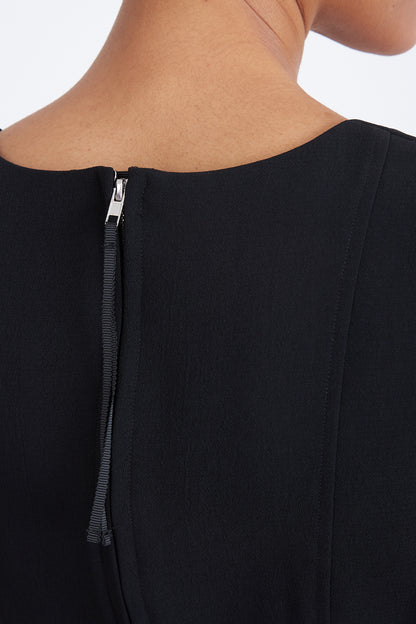 Polera Entallada Escote Cuadrado Negro