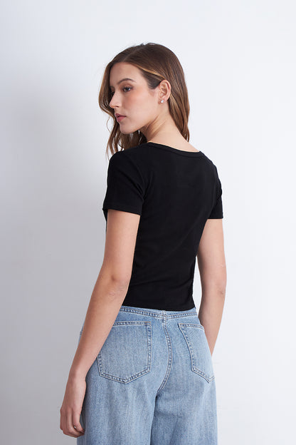 Polera Básica Manga Corta Cuello U Negro