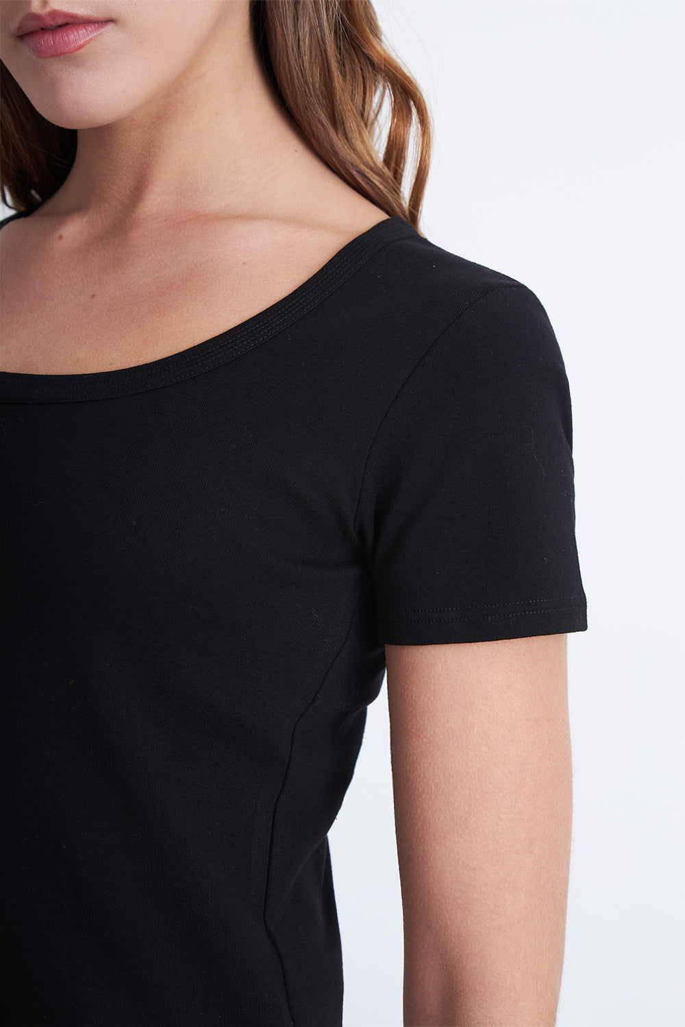 Polera Básica Manga Corta Cuello U Negro