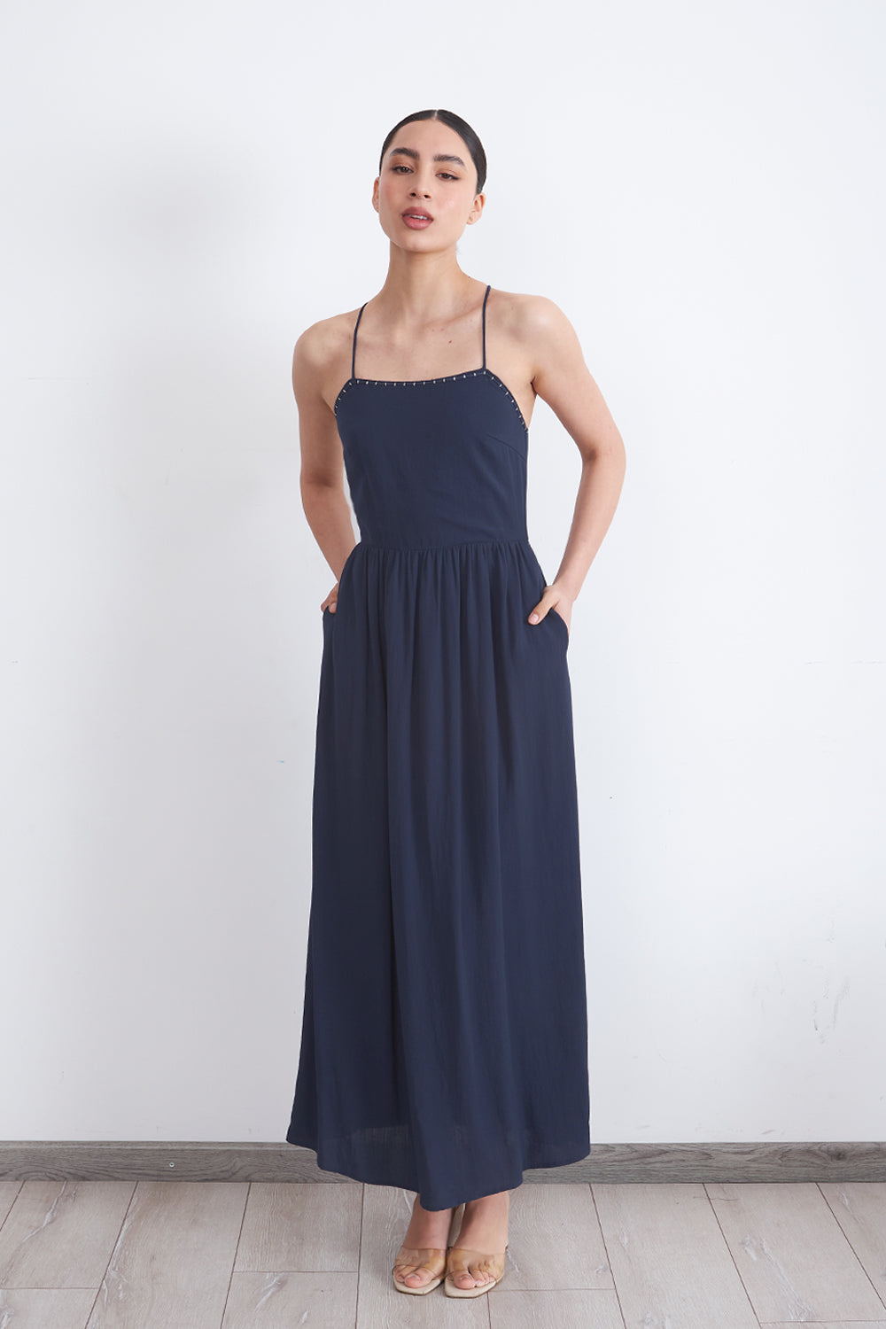 Vestido Halter Bordado Frontal Azul Marino