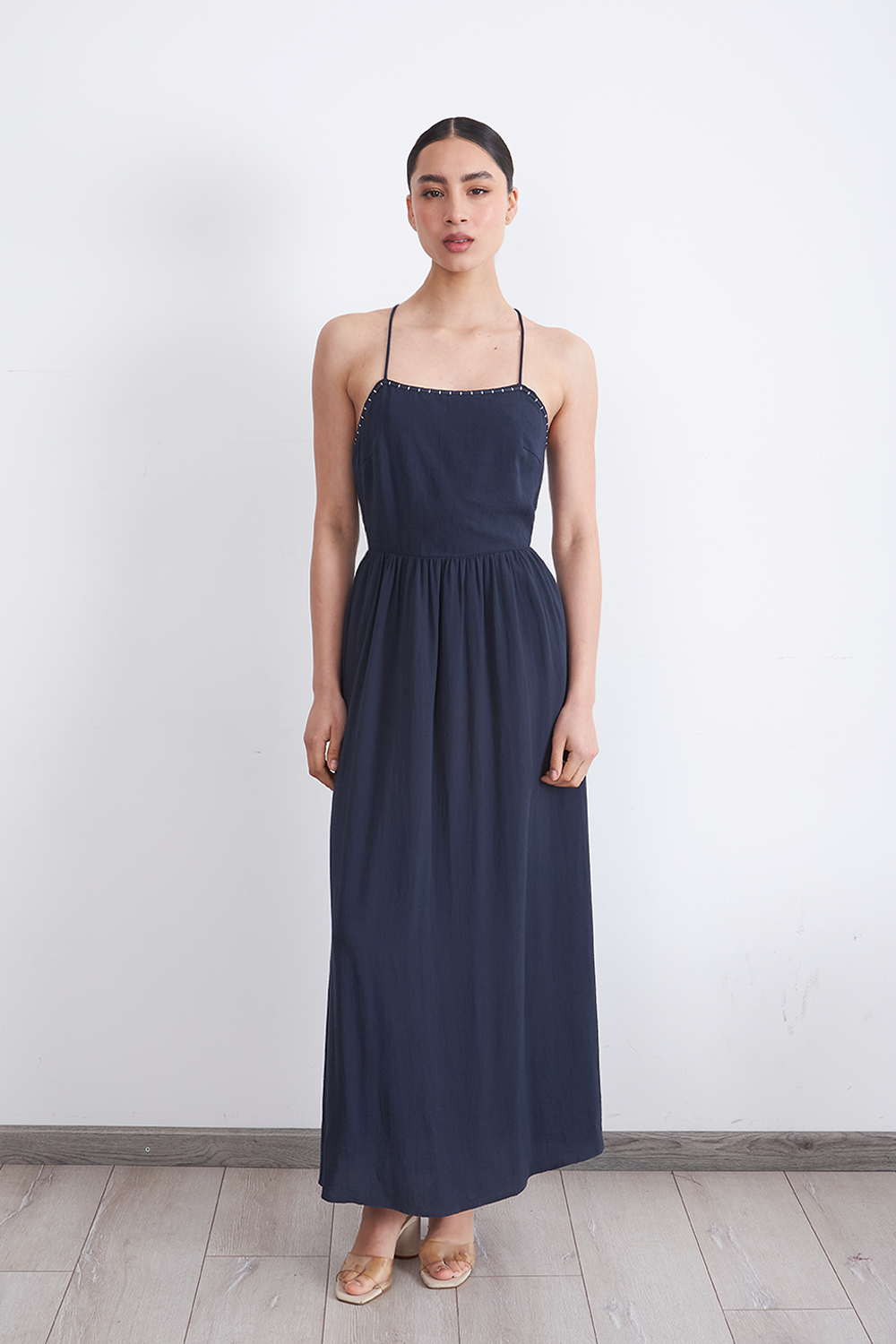 Vestido Halter Bordado Frontal Azul Marino