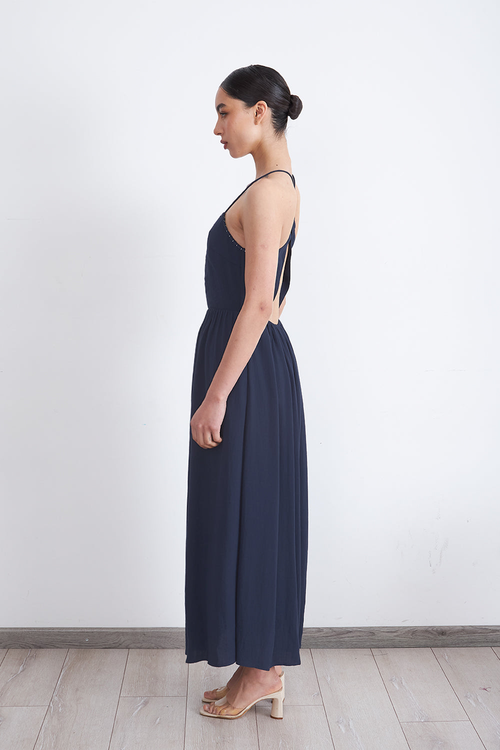 Vestido Halter Bordado Frontal Azul Marino